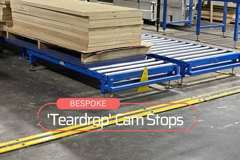 Schwerkraft-Rollenfördersystem für Stapel von Holzplatten