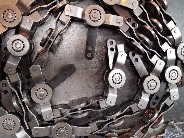 Verknüpfen Sie Ihr vorhandenes Hängeförderband mit einer neuen Kette